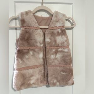 Girls Pink faux fur vest, Size 7, like new, barely worn.